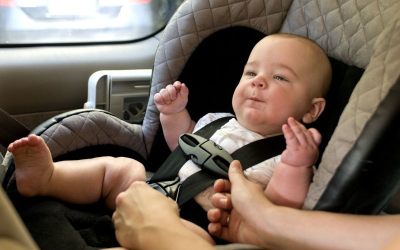 Dieťa v autosedačke